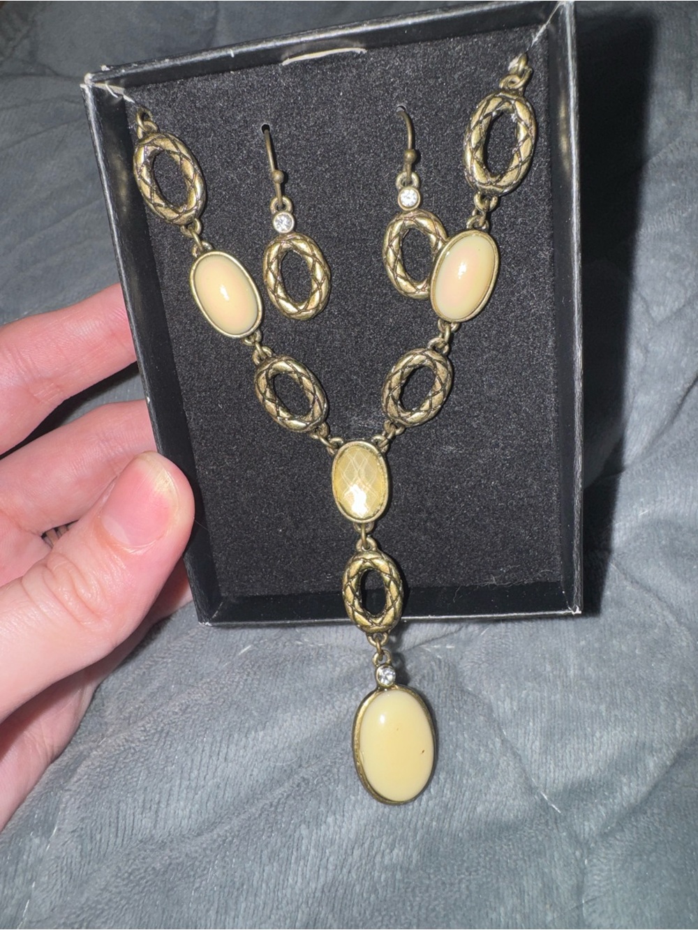 Vintage Avon SAQ Bronze-Tone Necklace and Earrings Set from the 1980s